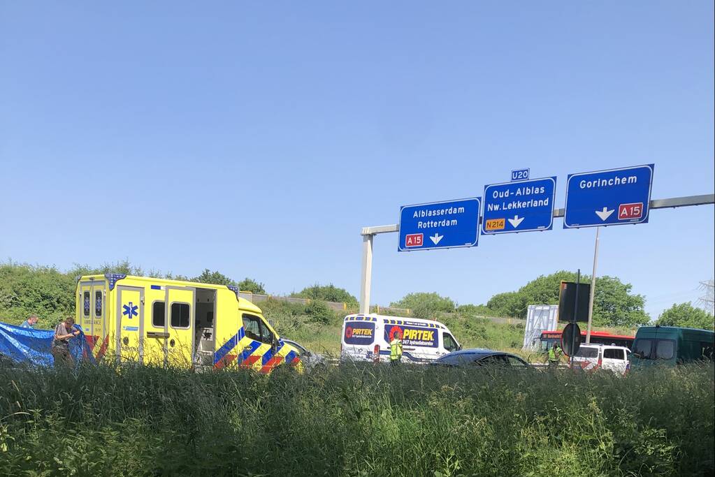 Traumahelikopter landt op snelweg na dodelijk ongeval