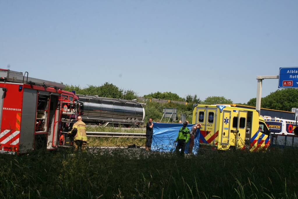 Traumahelikopter landt op snelweg na dodelijk ongeval