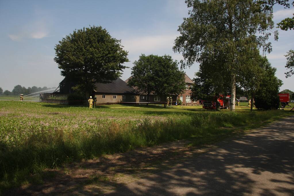 Brand in schuur naast woning, asbest vrijgekomen