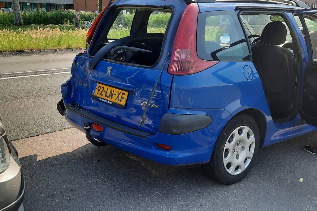 Auto in de kreukels bij botsing