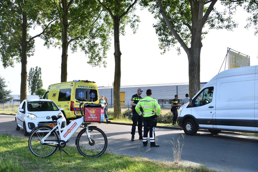 Fietsers gewond na ongeval met bestelbus