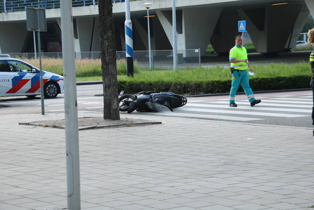 Scooterrijder gewond bij botsing met auto