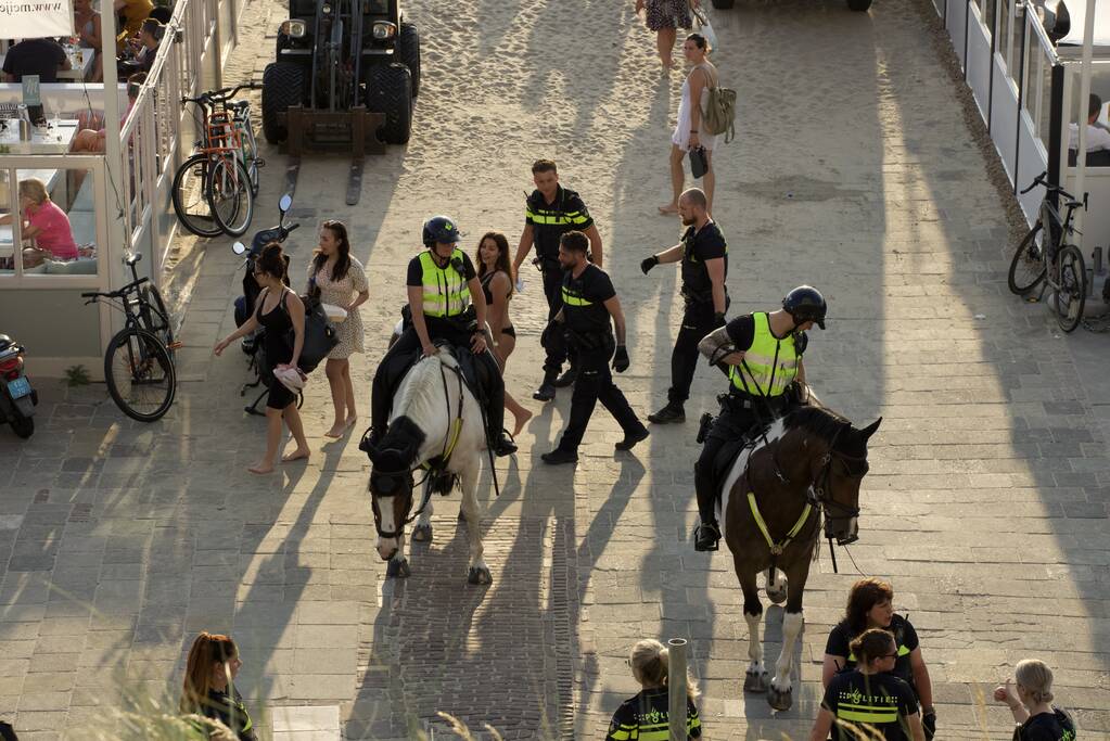 Grote politie-inzet na incident op strand