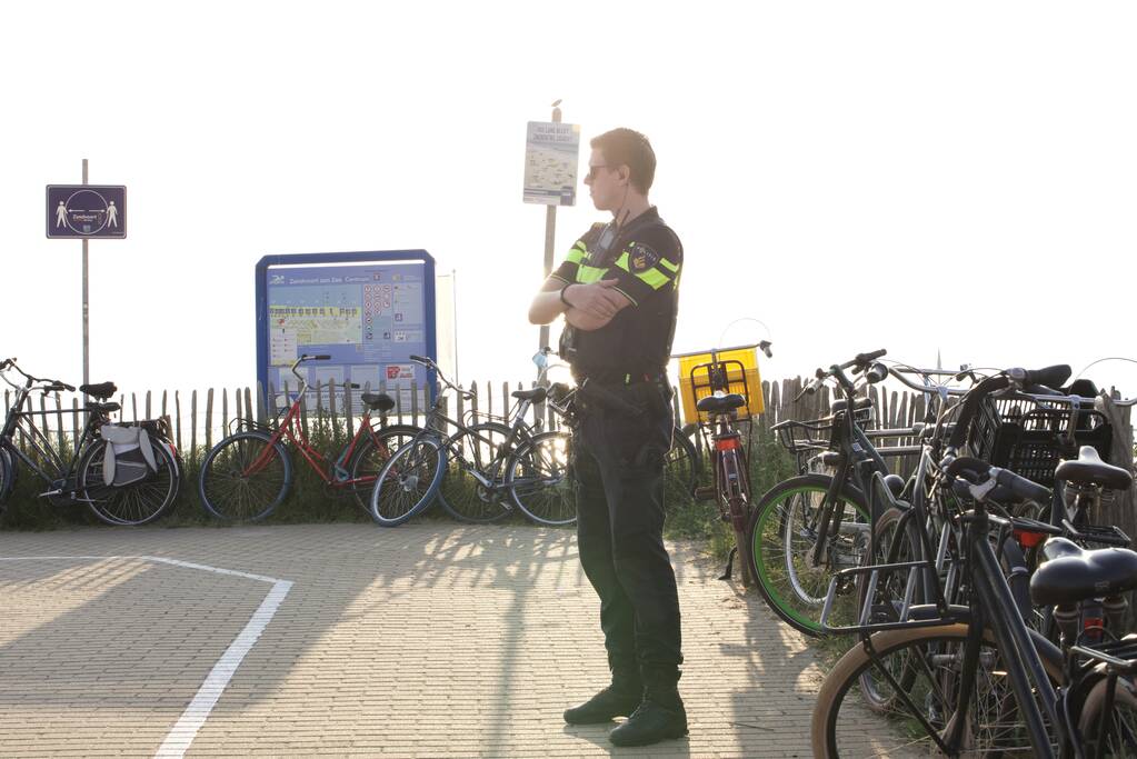 Grote politie-inzet na incident op strand