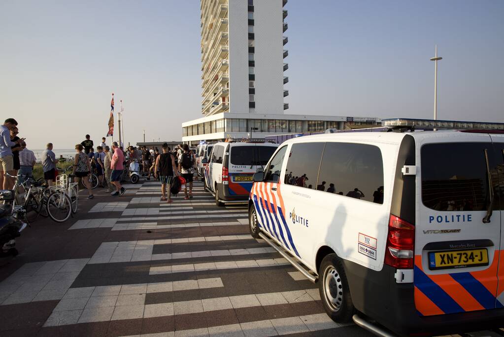 Grote politie-inzet na incident op strand