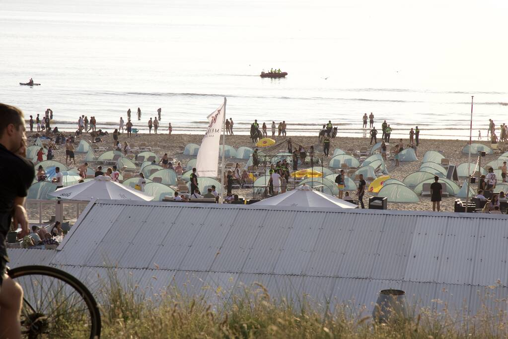 Grote politie-inzet na incident op strand