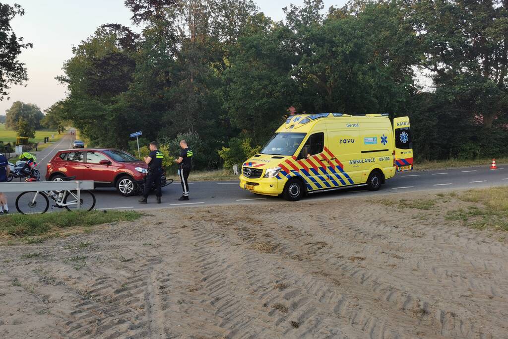Wielrenner gewond bij botsing met auto