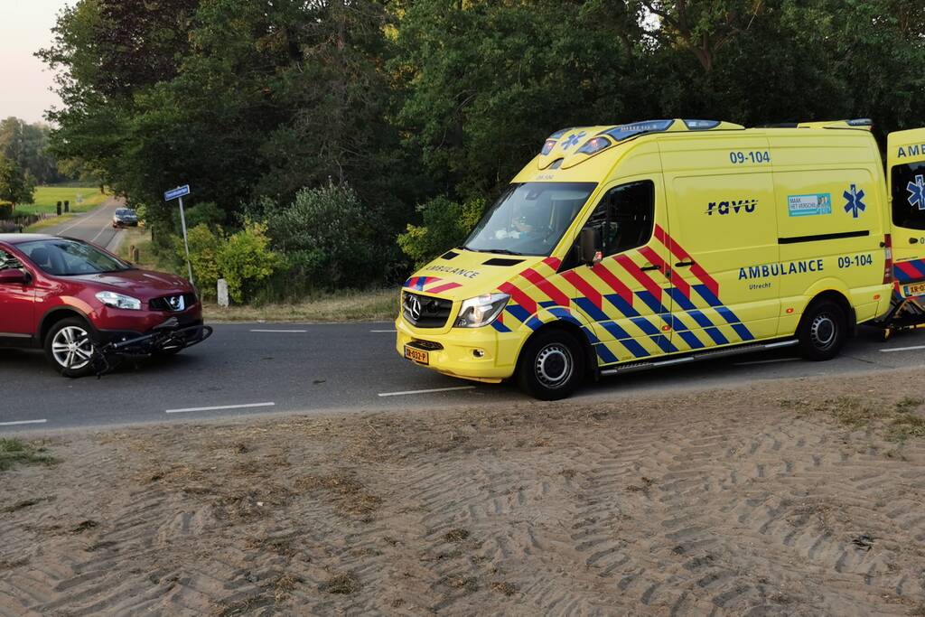 Wielrenner gewond bij botsing met auto