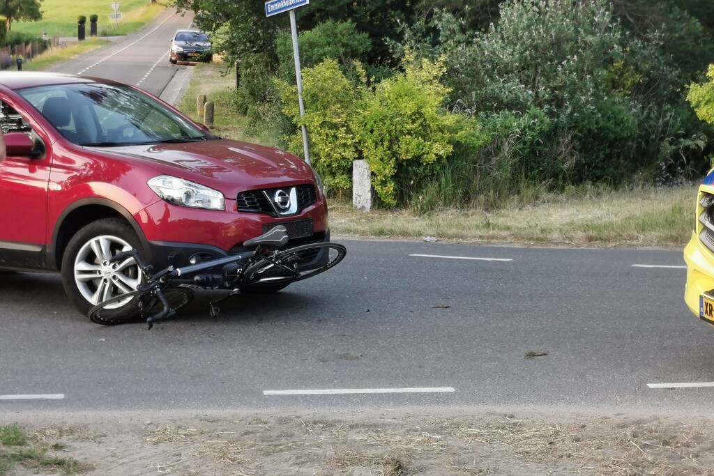 Wielrenner gewond bij botsing met auto