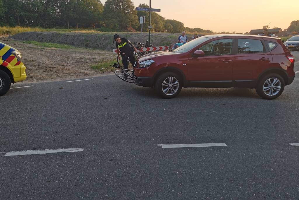 Wielrenner gewond bij botsing met auto