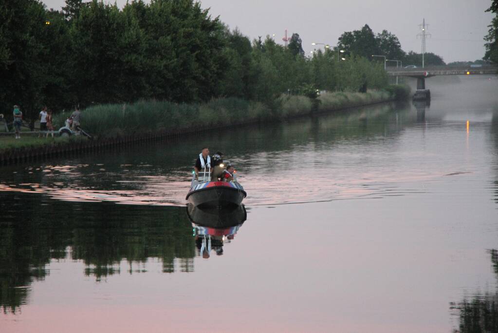 Zoektocht naar mogelijke drenkeling na aantreffen boot