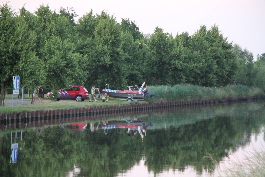 Zoektocht naar mogelijke drenkeling na aantreffen boot