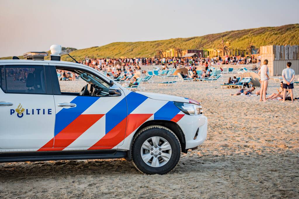 Strand ontruimd na drukte