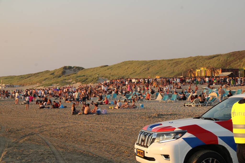 Strand ontruimd na drukte
