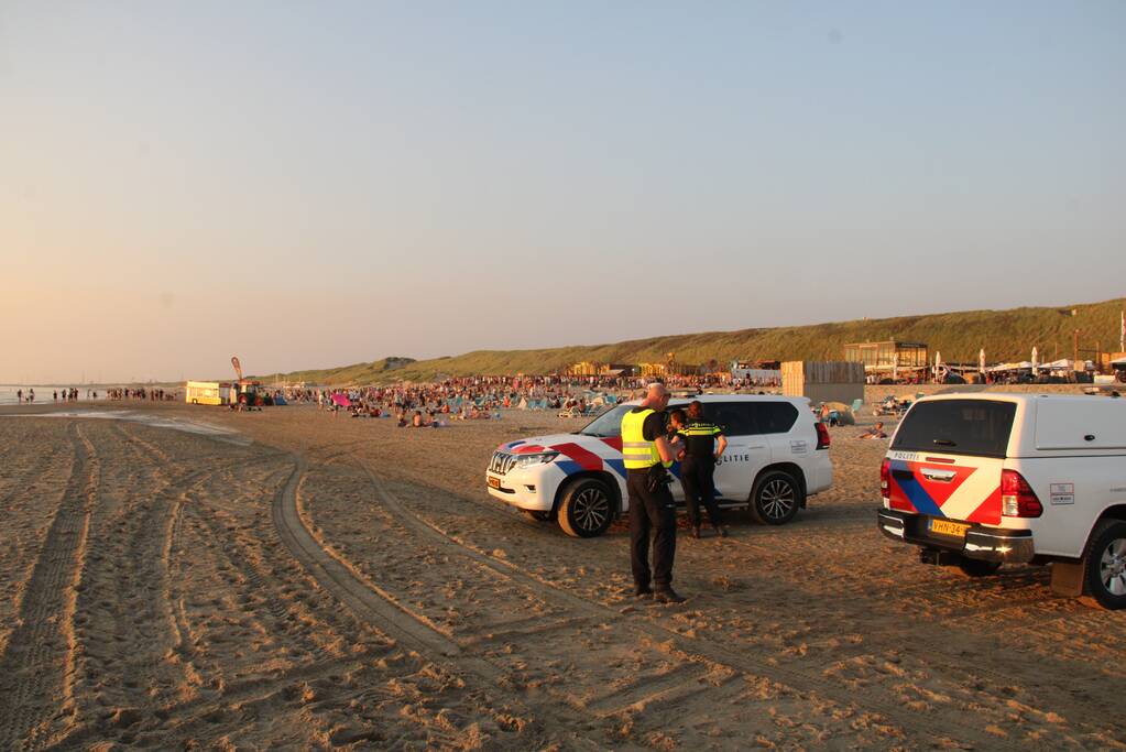 Strand ontruimd na drukte