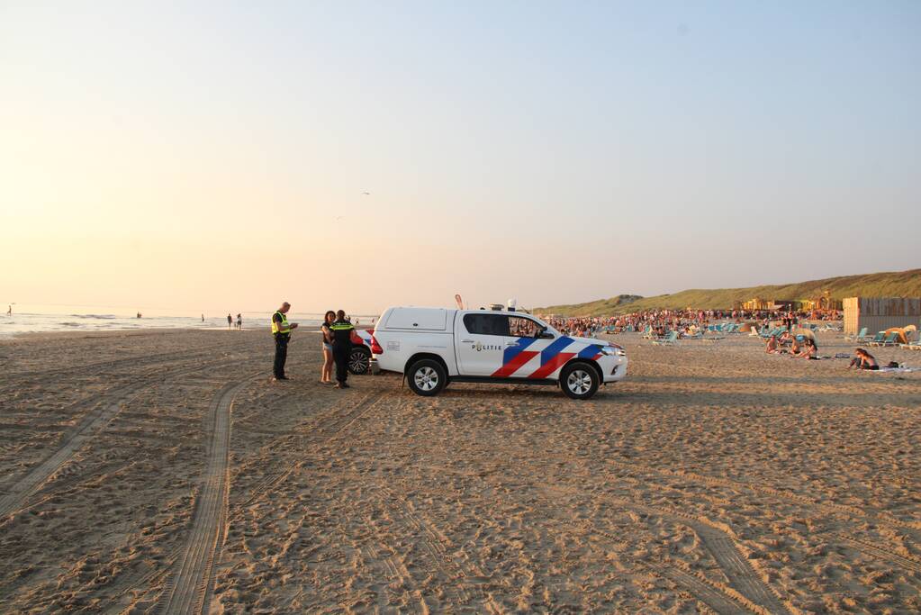 Strand ontruimd na drukte