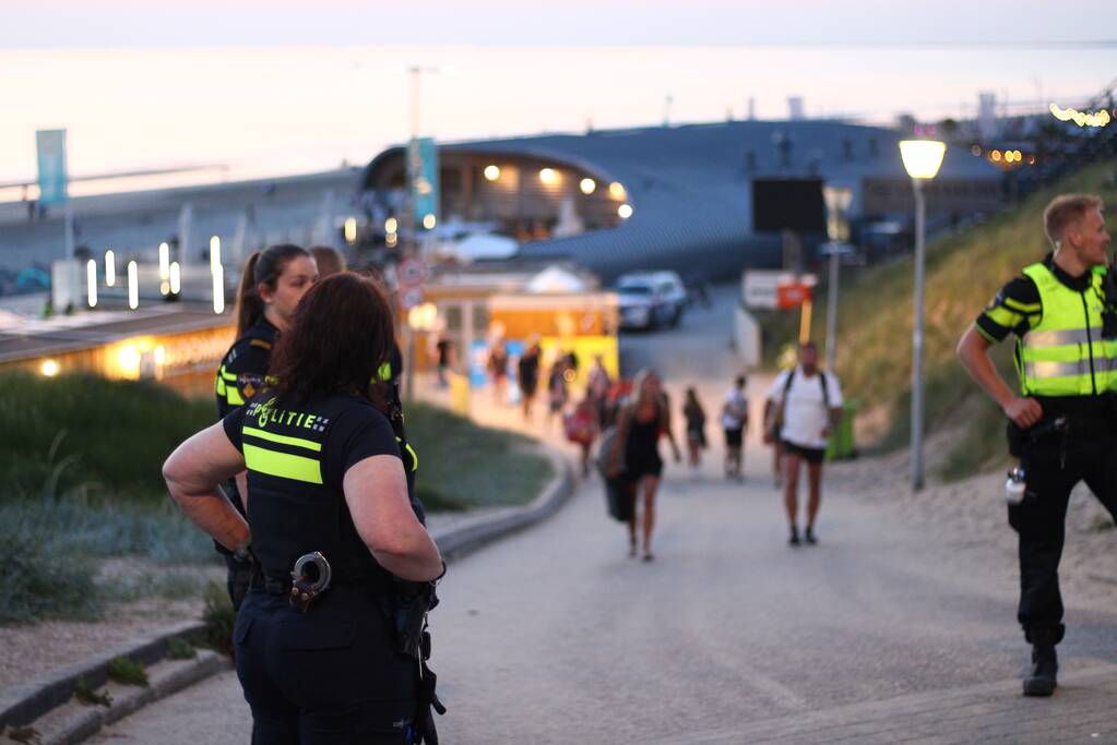 Strand ontruimd na drukte