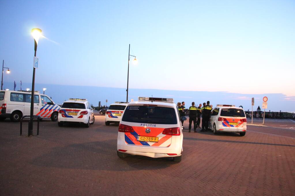 Grote politie inzet op strand, meerdere aanhoudingen verricht