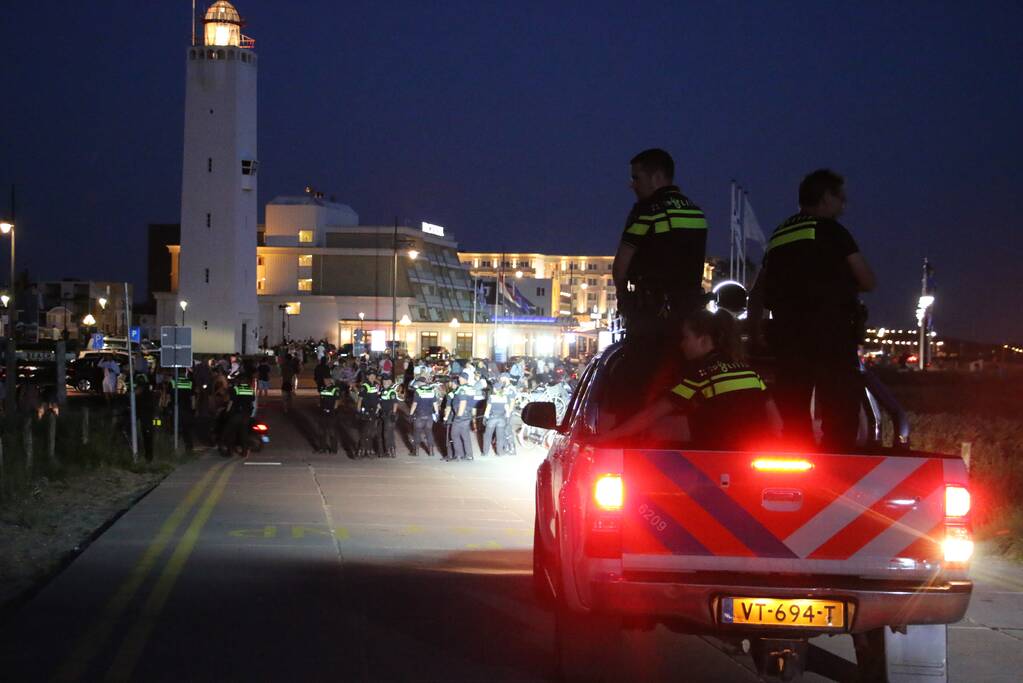 Grote politie inzet op strand, meerdere aanhoudingen verricht