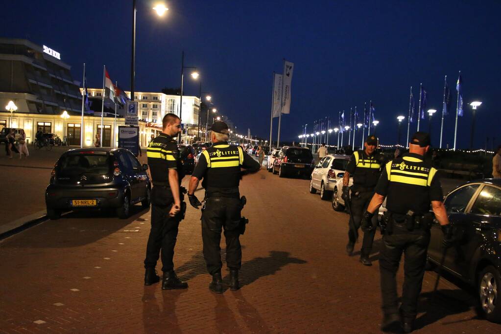Grote politie inzet op strand, meerdere aanhoudingen verricht