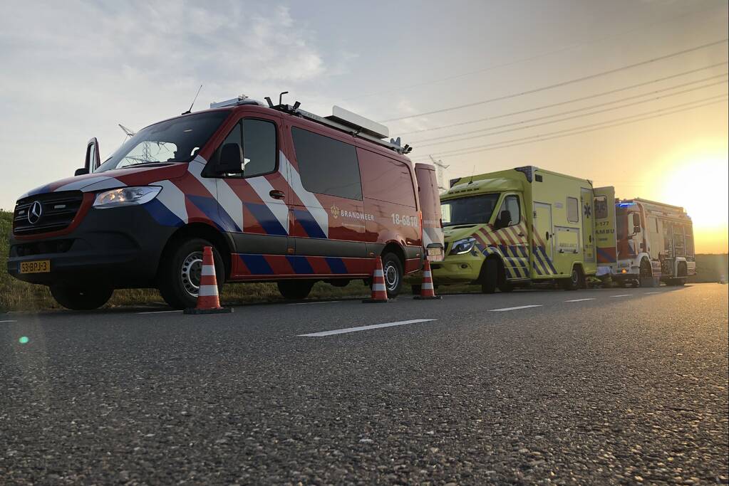 Brandweer haalt te water geraakte vrouw uit de Lek