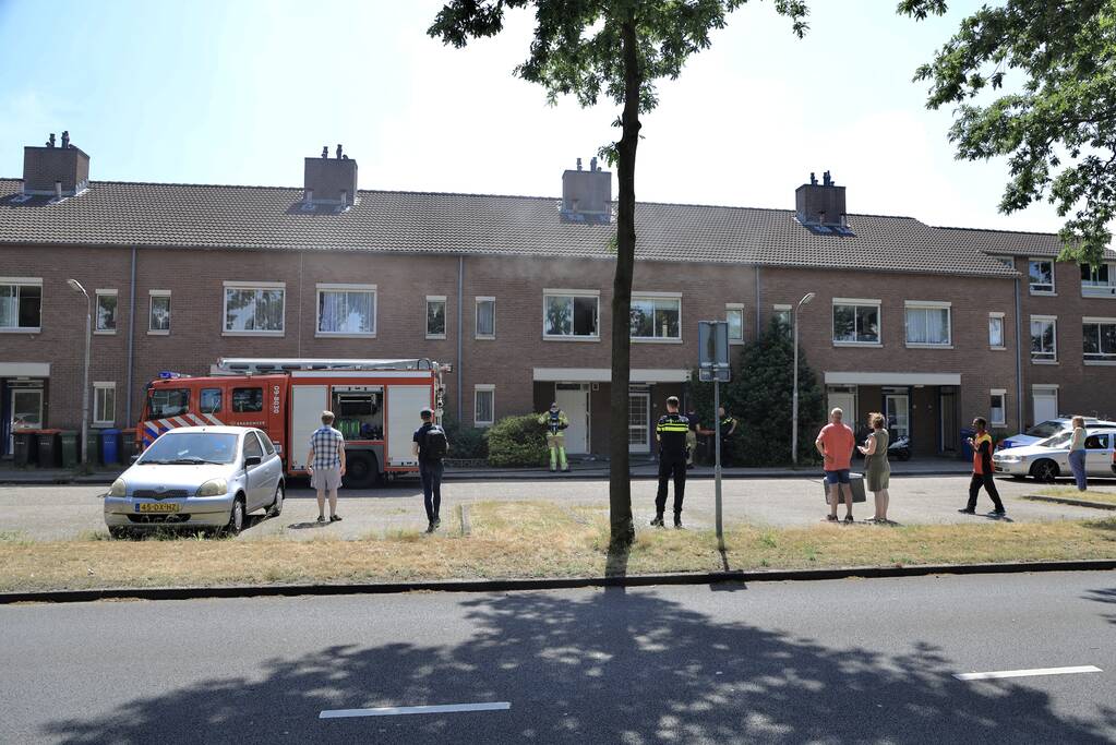 Deur woning opengeramd bij brand in woning