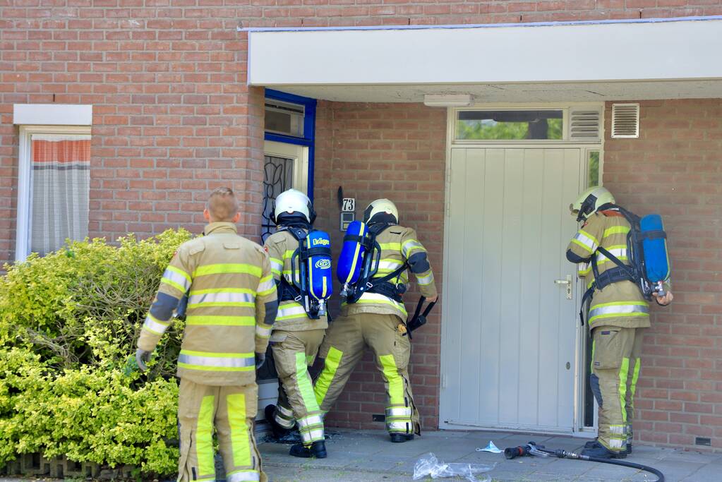 Deur woning opengeramd bij brand in woning