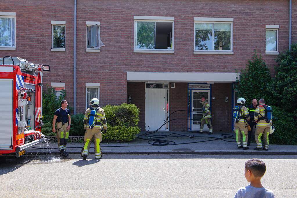 Deur woning opengeramd bij brand in woning
