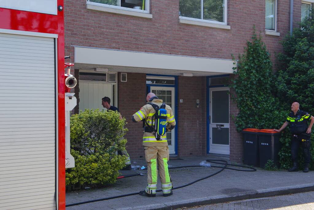 Deur woning opengeramd bij brand in woning