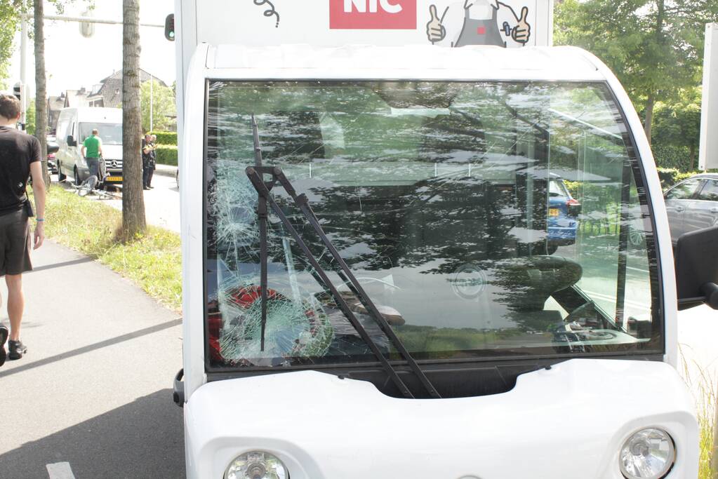 Kind op fiets aangereden door Picnic-bezorgwagen