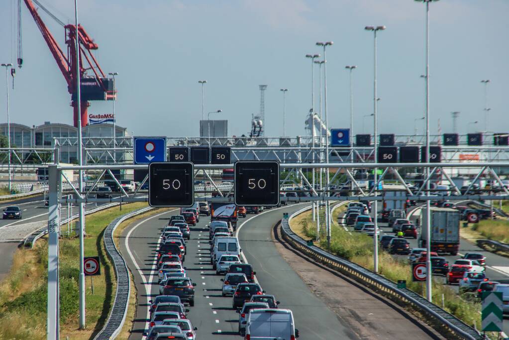 Groot verkeersinfarct na meerdere ongevallen en pechgevallen