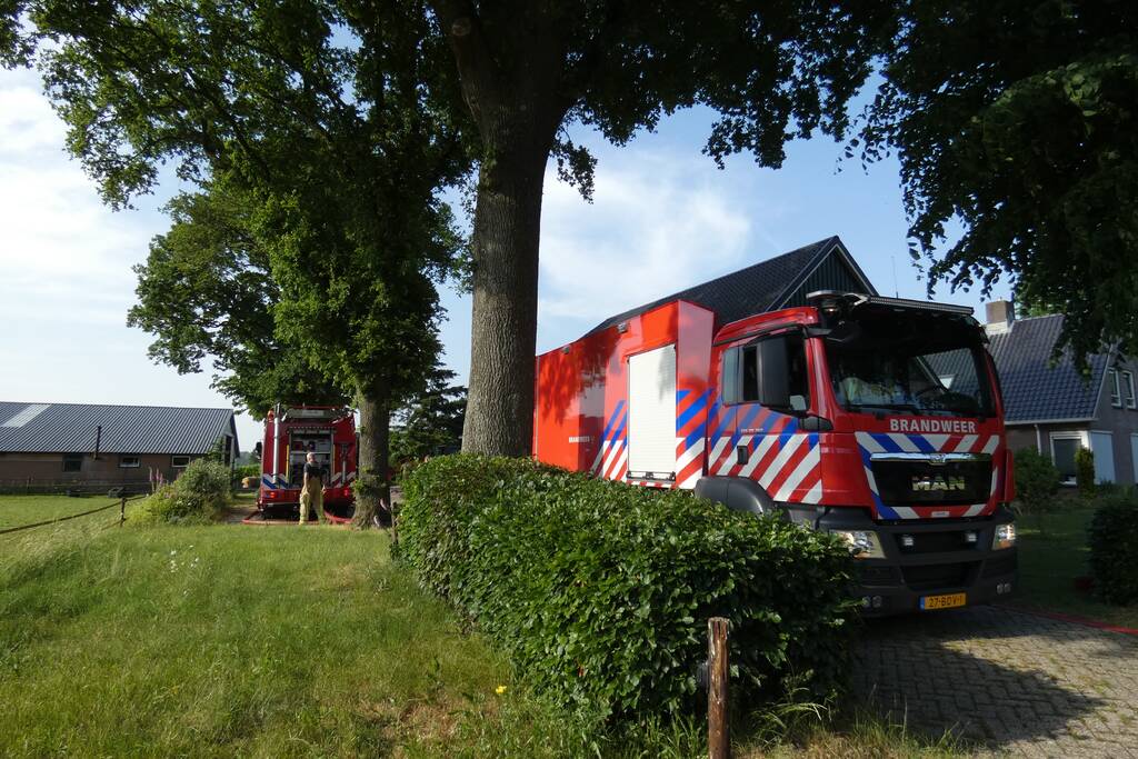 Hooibroei in schuur boerderij zorgt voor inzet brandweer