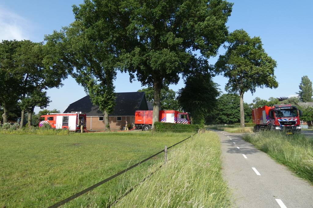 Hooibroei in schuur boerderij zorgt voor inzet brandweer