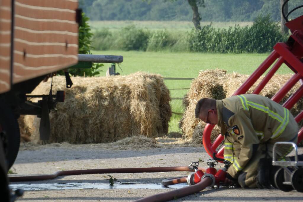 Hooibroei in schuur boerderij zorgt voor inzet brandweer