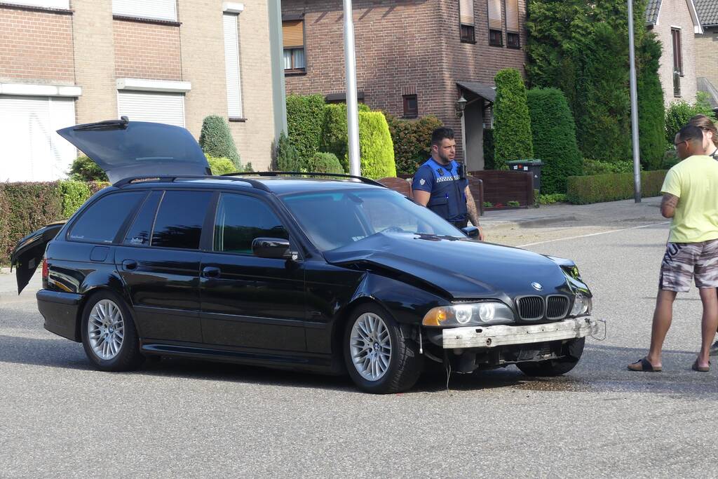 Flinke schade bij verkeersongeval op kruising