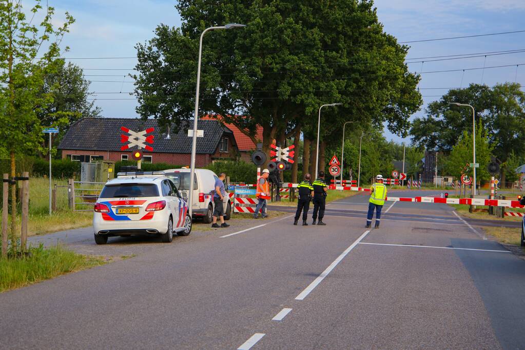 Spoorbomen van spoorwegovergang gaan niet meer open door storing