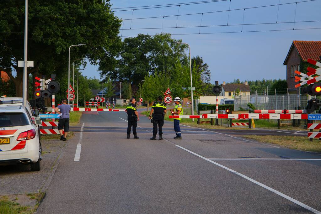Spoorbomen van spoorwegovergang gaan niet meer open door storing