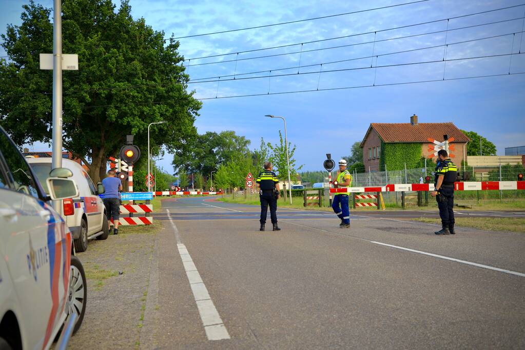 Spoorbomen van spoorwegovergang gaan niet meer open door storing