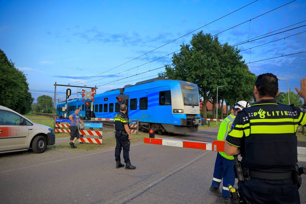 Spoorbomen van spoorwegovergang gaan niet meer open door storing