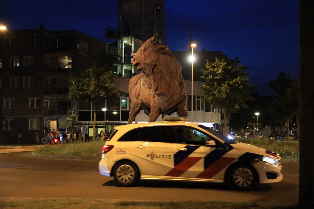 Voetbalsupporters vieren feest bij de Stier