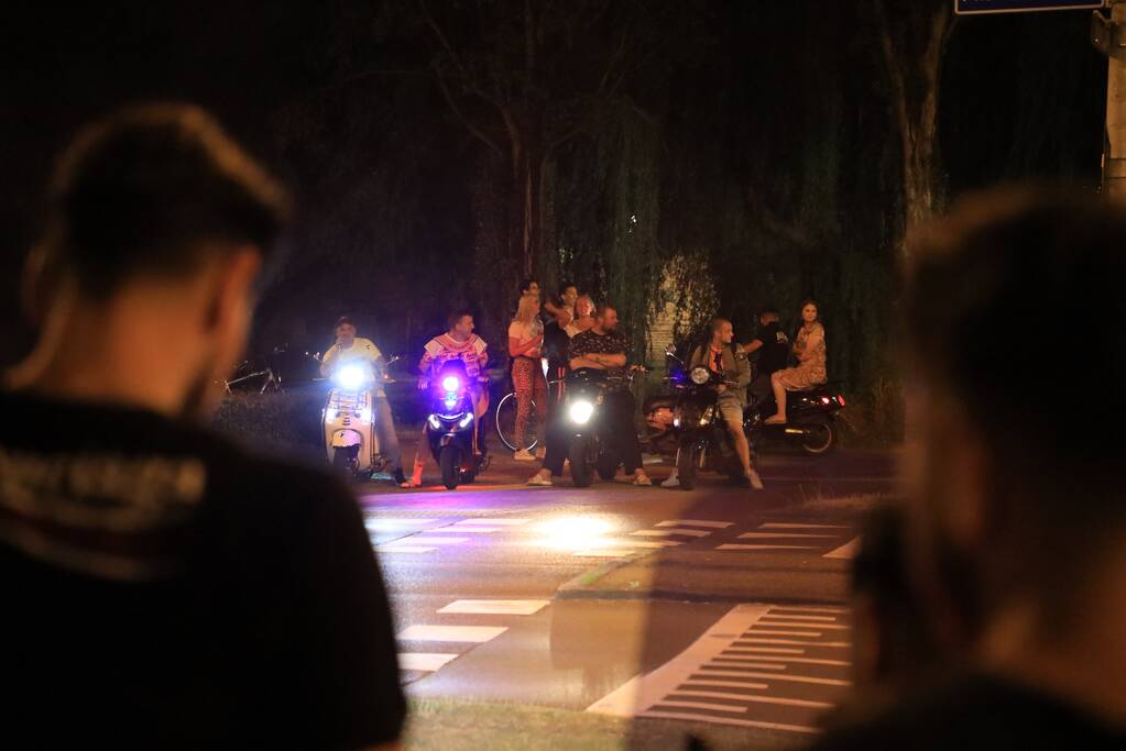 Voetbalsupporters vieren feest bij de Stier