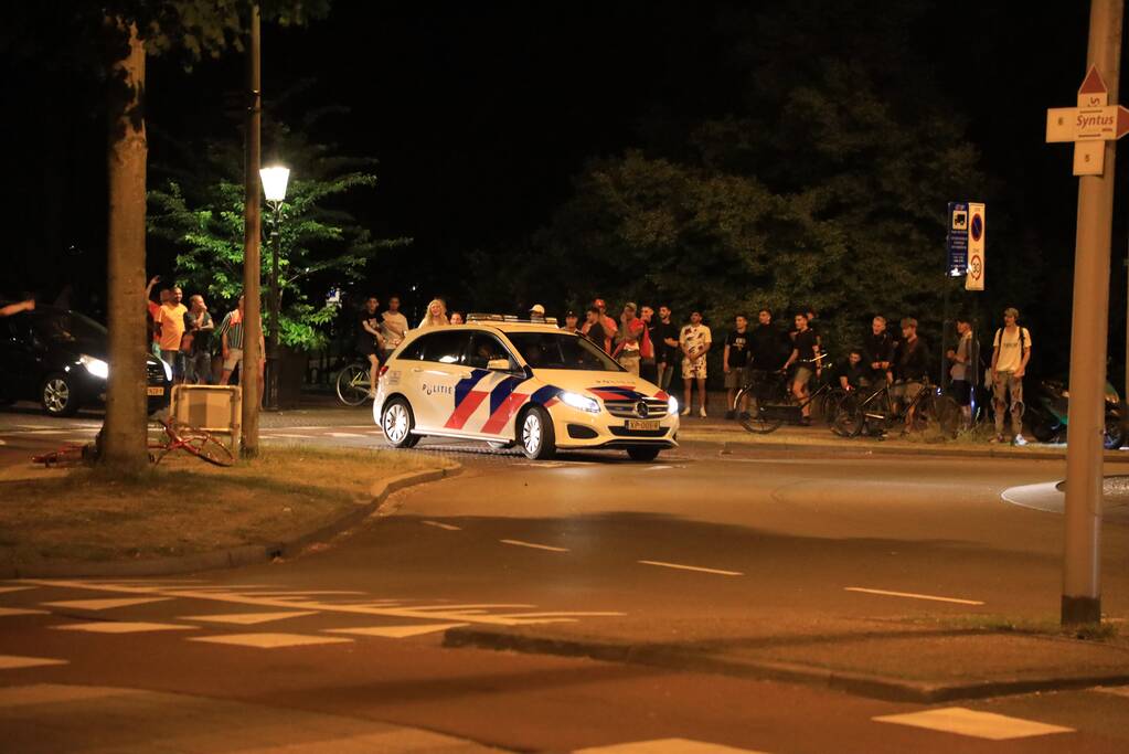 Voetbalsupporters vieren feest bij de Stier