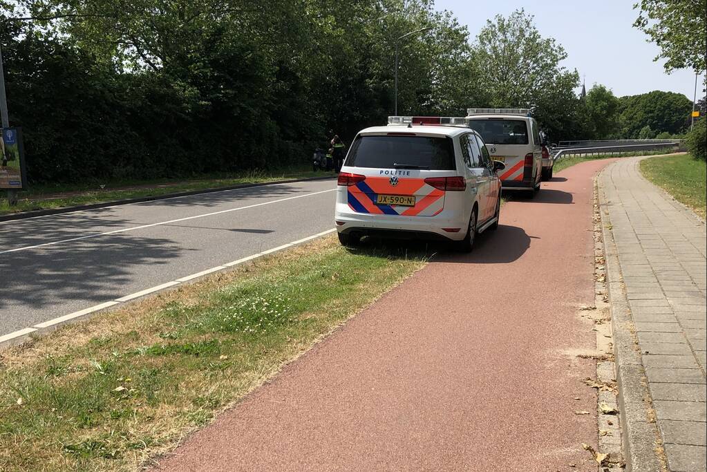Scooterrijder gaat onderuit bij aanrijding