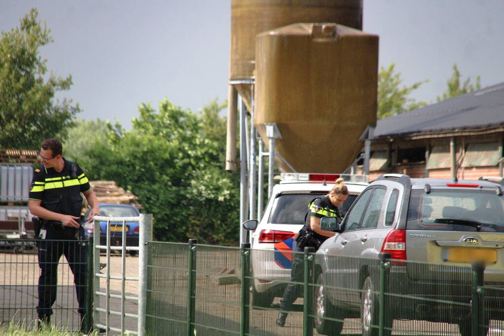 Personenauto en bestelbus met elkaar in botsing