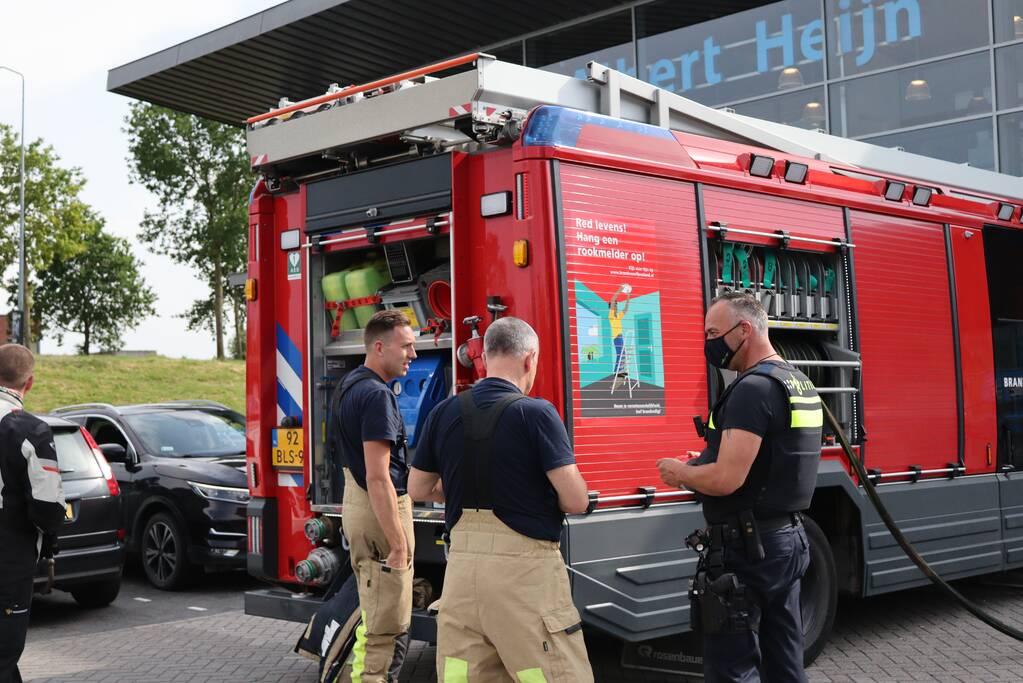 Albert Heijn ontruimd door brand in parkeergarage