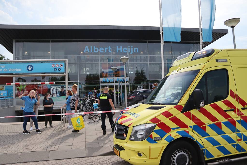 Albert Heijn ontruimd door brand in parkeergarage