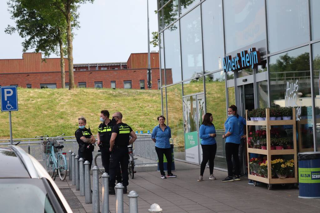 Albert Heijn ontruimd door brand in parkeergarage