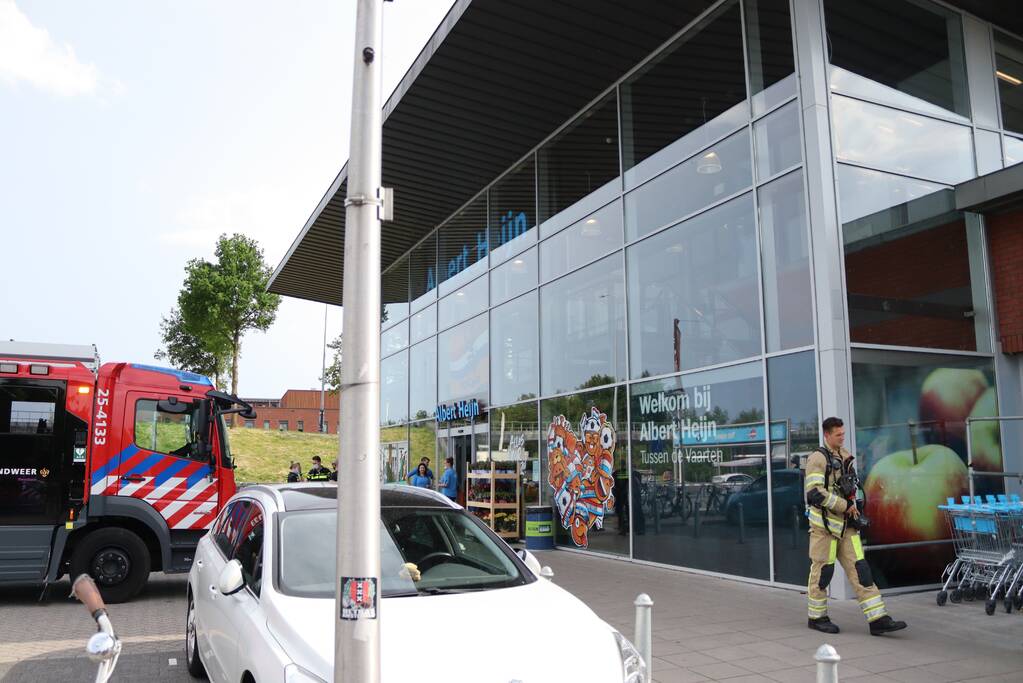 Albert Heijn ontruimd door brand in parkeergarage