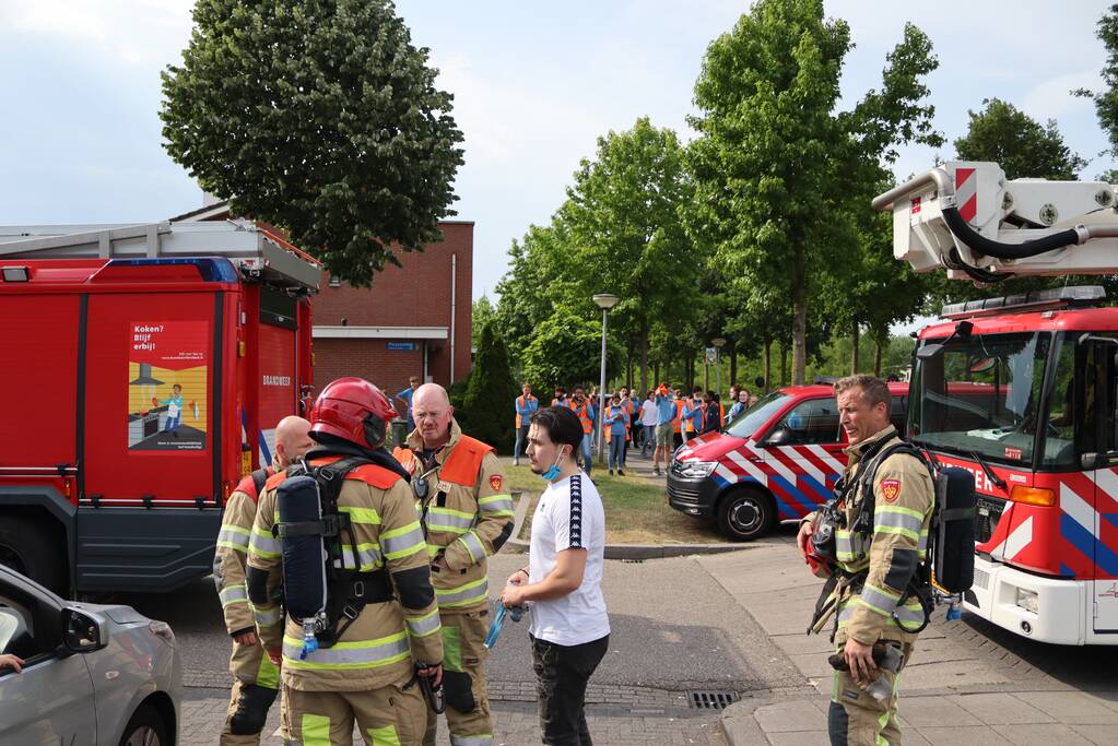 Albert Heijn ontruimd door brand in parkeergarage