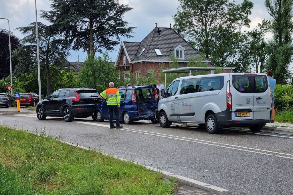 Vijf voertuigen betrokken bij kettingbotsing